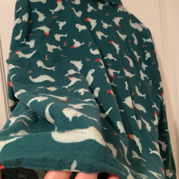 Christmas seal 🦭 pajama top long sleeved seals w hats candy canes used & cute - Picture 13 of 17